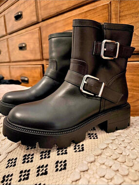 Tiffany & Fred Black Buckle Moto Boots Like New